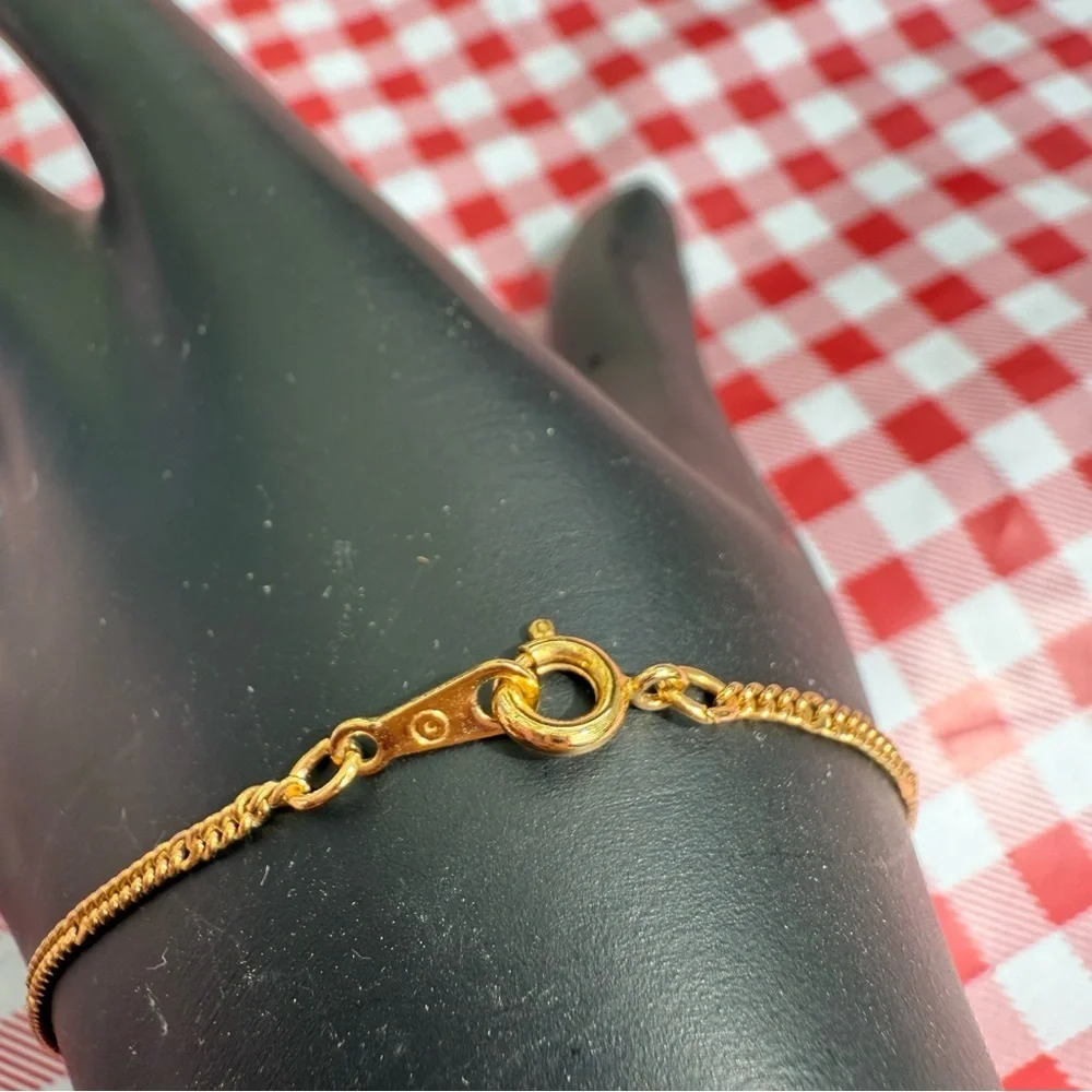 Avon “Delicate Rose”  Gold and Pink Chain Bracelet NIB vintage 1991